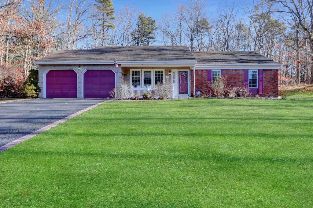 9 Cavalier Court Ridge NY 11961