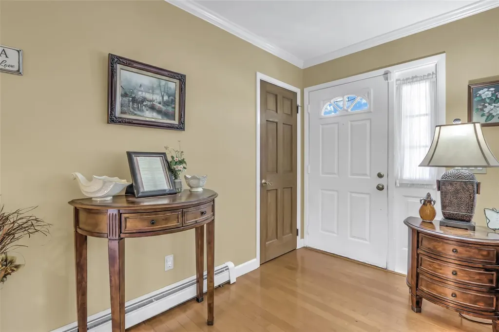 9 Cavalier Court Ridge NY 11961