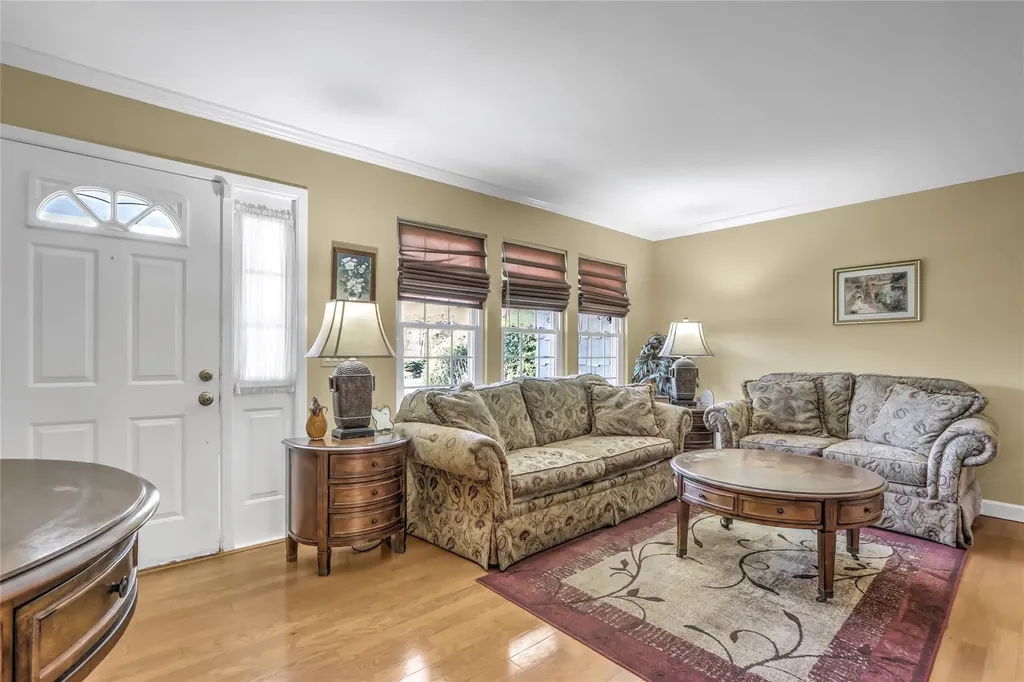 9 Cavalier Court Ridge NY 11961