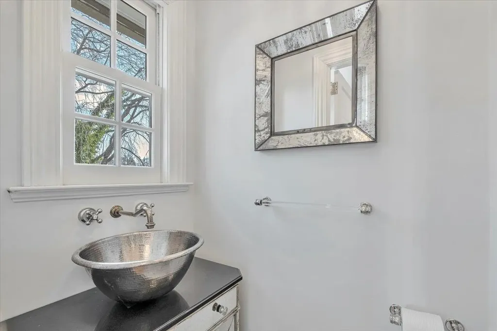 8 Circle Road Scarsdale NY 10583