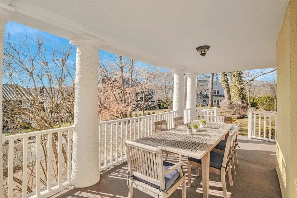 8 Circle Road Scarsdale NY 10583