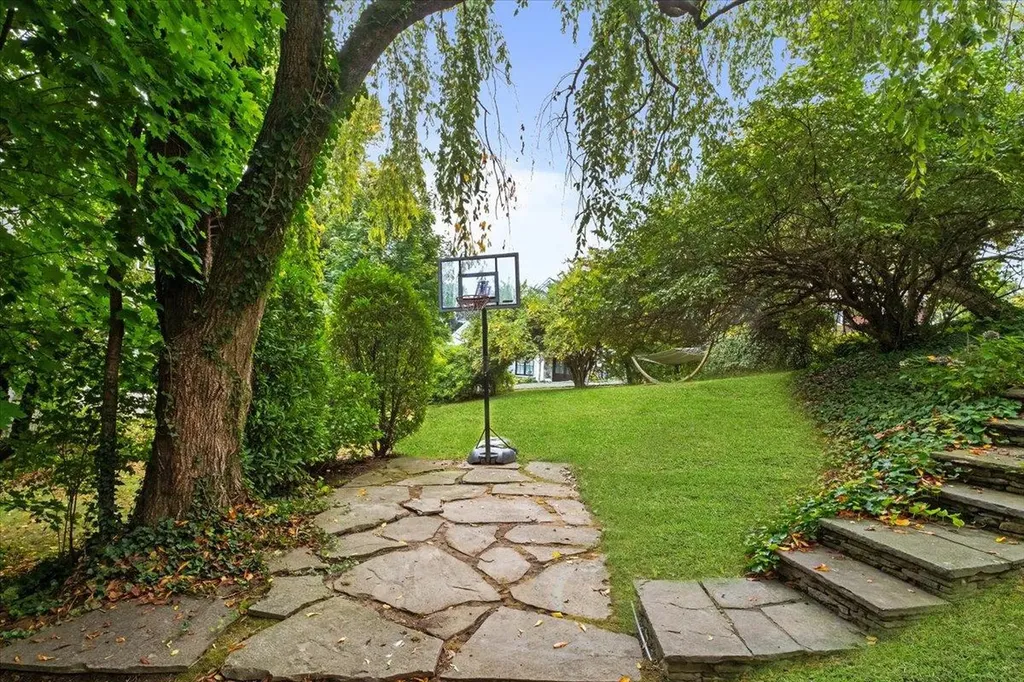 8 Circle Road Scarsdale NY 10583