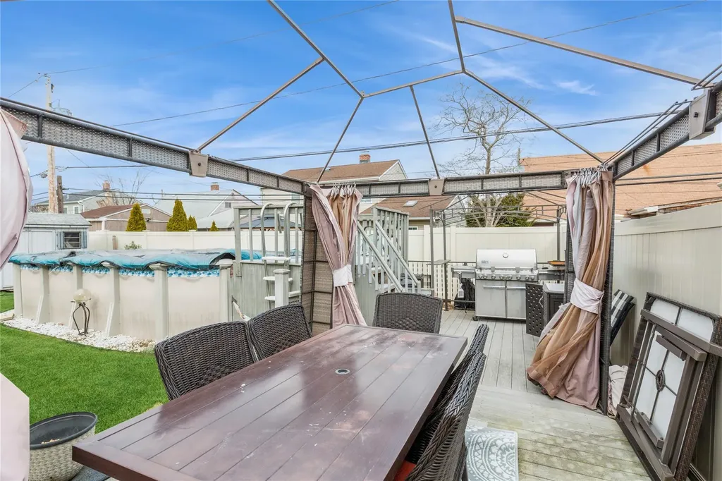 29 Sunset Lane Levittown NY 11756