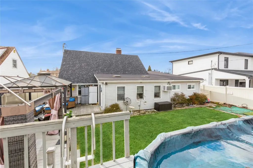 29 Sunset Lane Levittown NY 11756