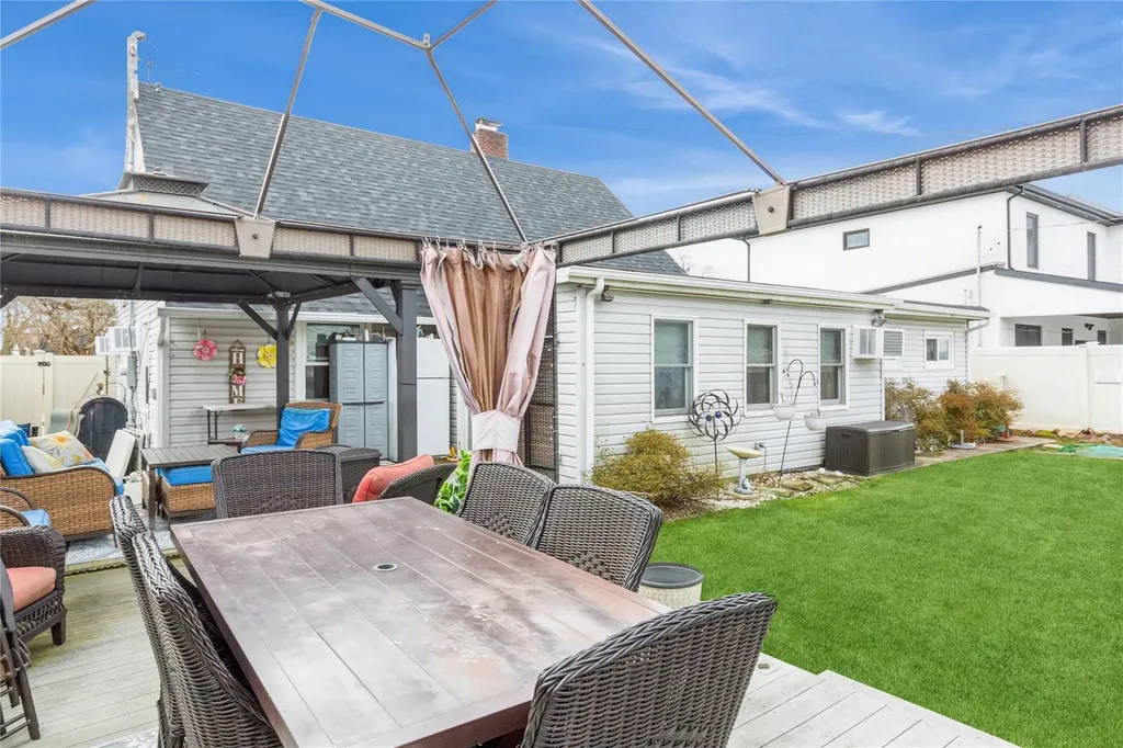 29 Sunset Lane Levittown NY 11756
