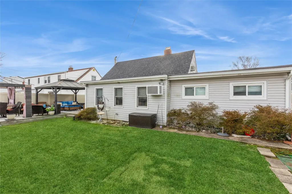 29 Sunset Lane Levittown NY 11756