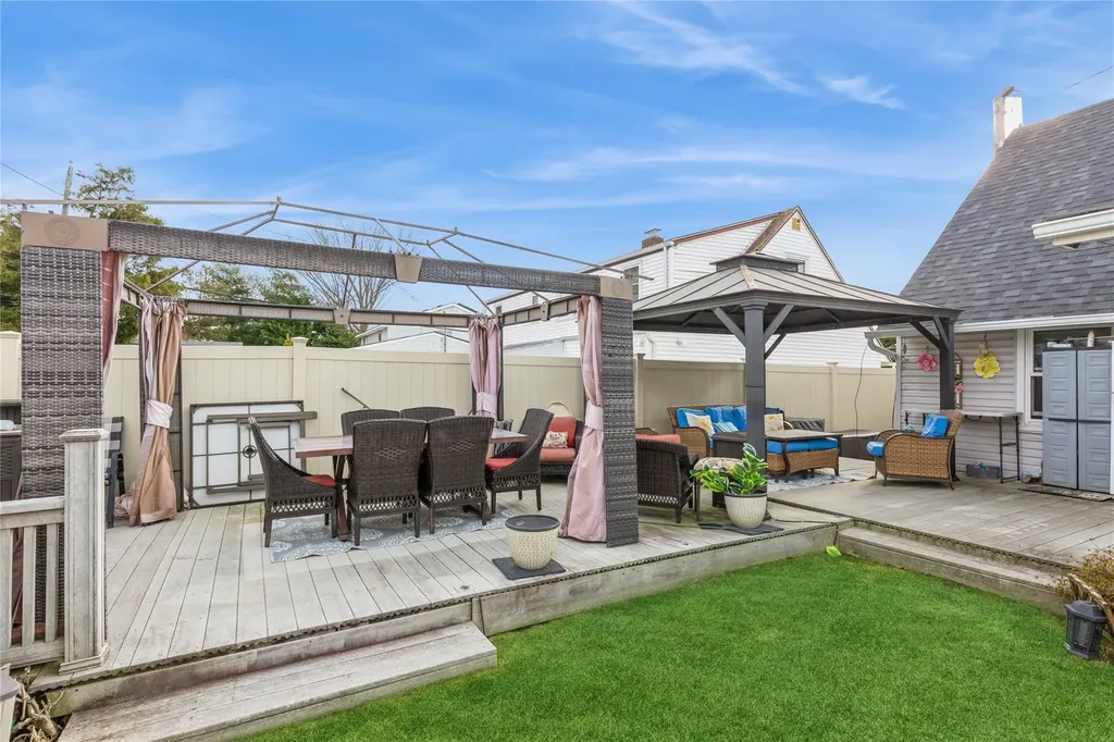 29 Sunset Lane Levittown NY 11756