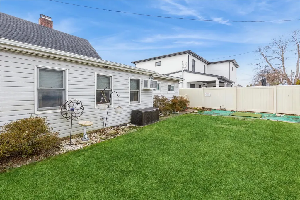 29 Sunset Lane Levittown NY 11756