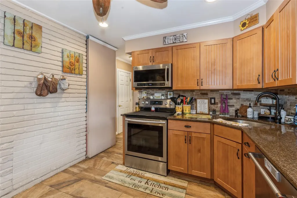29 Sunset Lane Levittown NY 11756