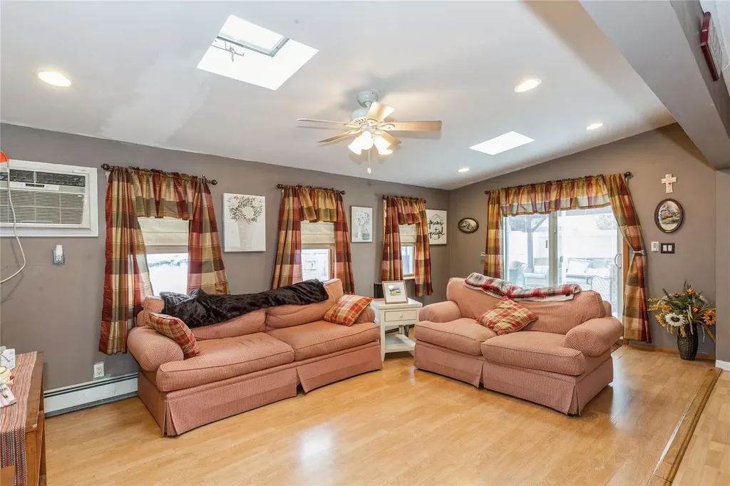 29 Sunset Lane Levittown NY 11756