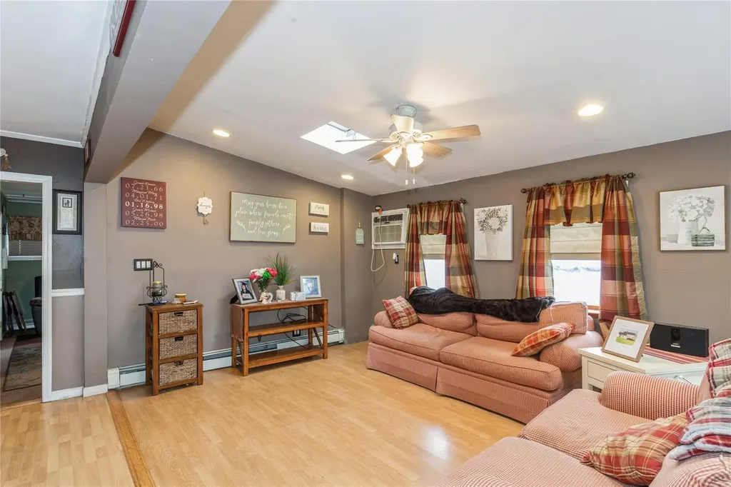 29 Sunset Lane Levittown NY 11756