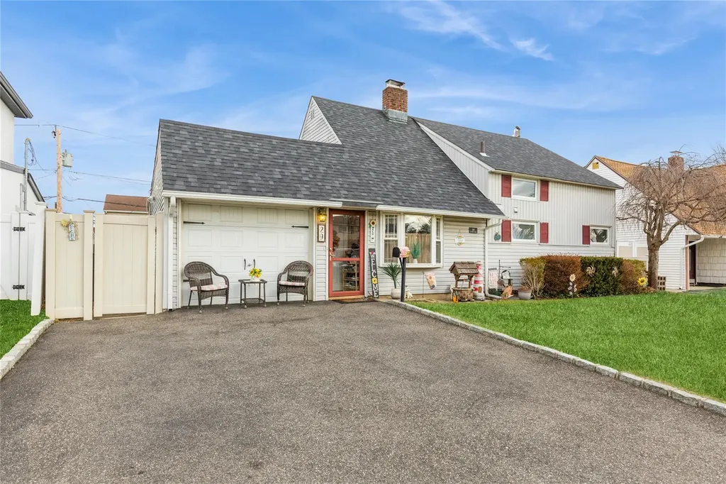 29 Sunset Lane Levittown NY 11756