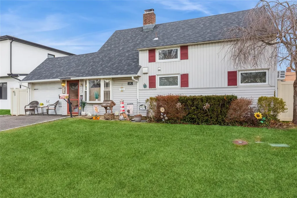 29 Sunset Lane Levittown NY 11756