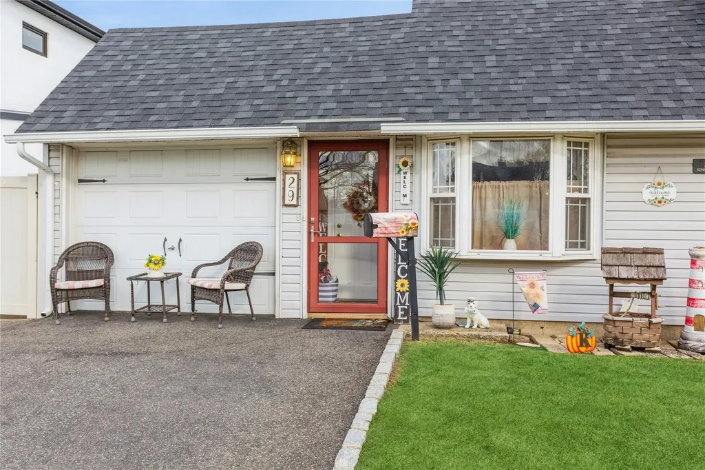 29 Sunset Lane Levittown NY 11756