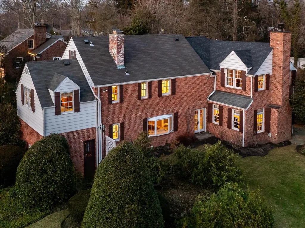 215 Circle Drive Manhasset NY 11030