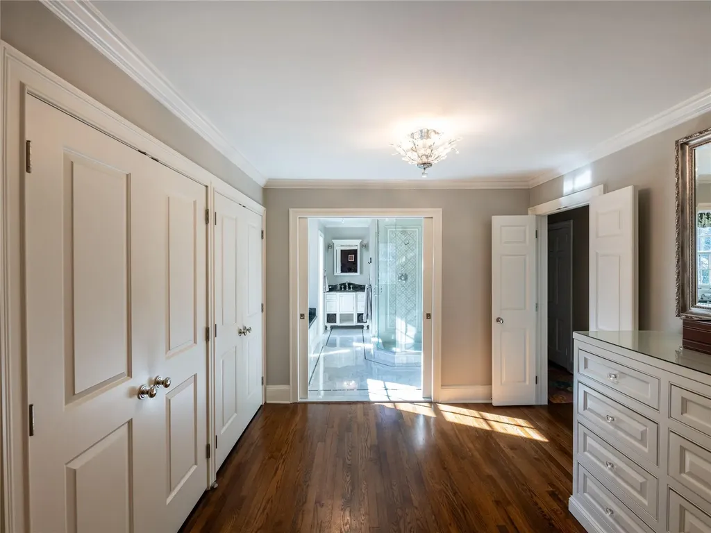 215 Circle Drive Manhasset NY 11030