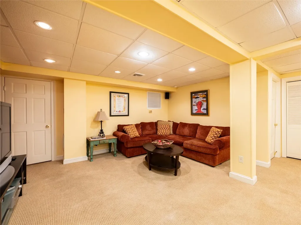 215 Circle Drive Manhasset NY 11030