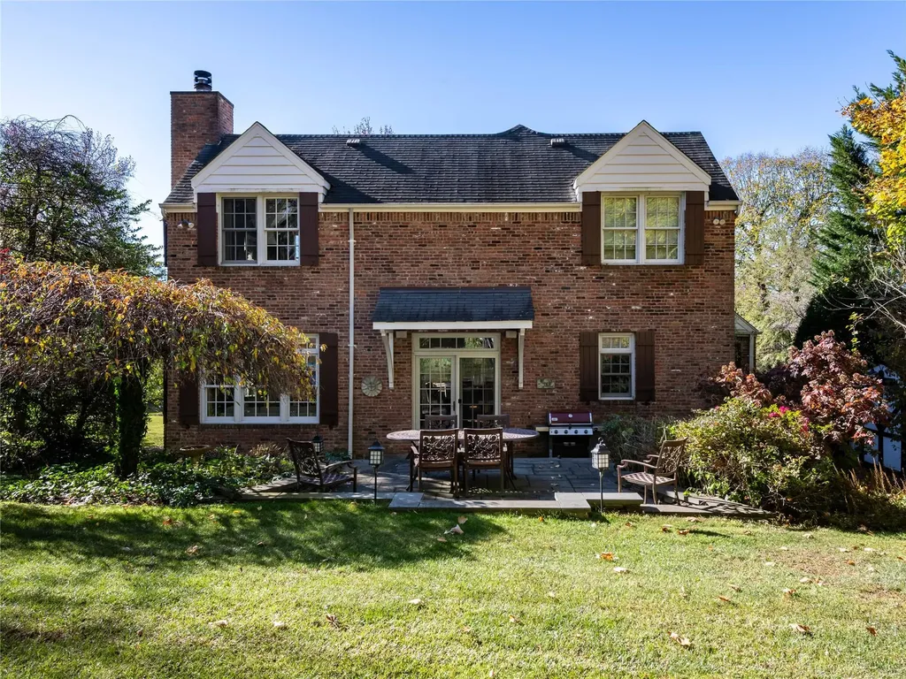 215 Circle Drive Manhasset NY 11030