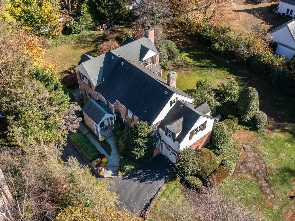 215 Circle Drive Manhasset NY 11030