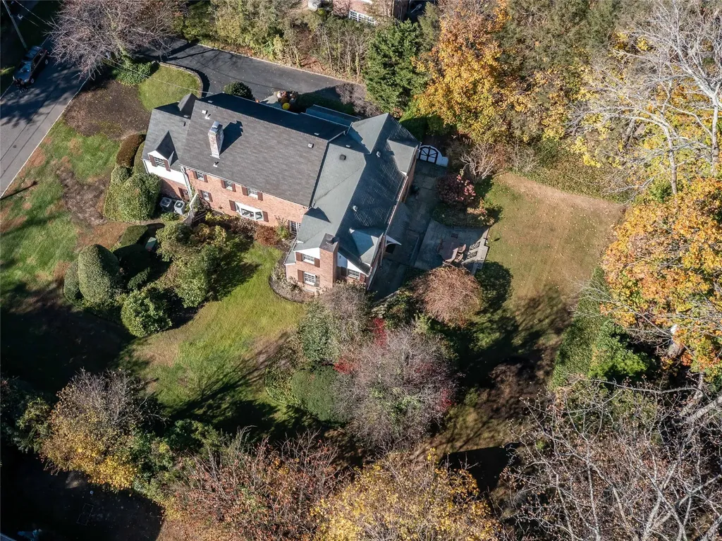 215 Circle Drive Manhasset NY 11030