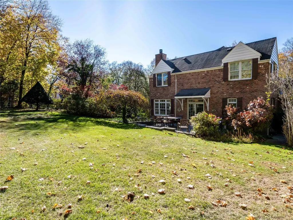 215 Circle Drive Manhasset NY 11030