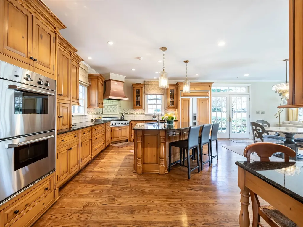 215 Circle Drive Manhasset NY 11030