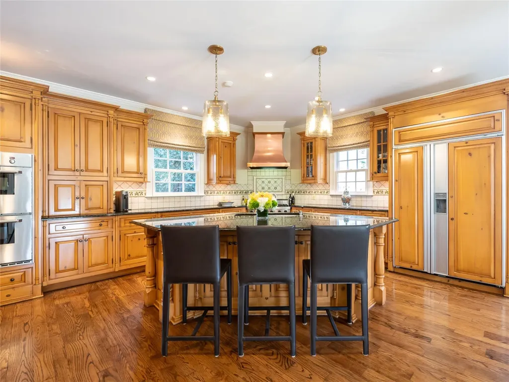 215 Circle Drive Manhasset NY 11030