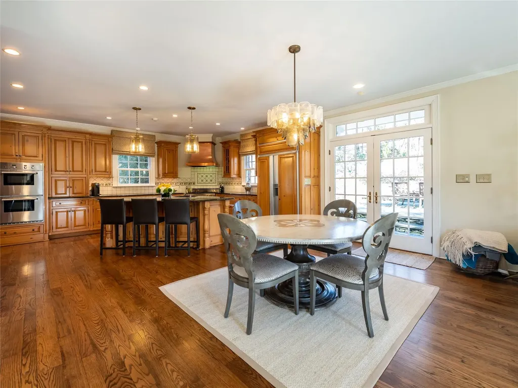 215 Circle Drive Manhasset NY 11030