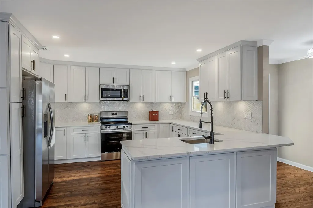 305 Dolphin Lane West Babylon NY 11704