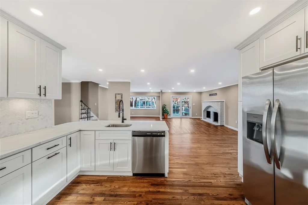 305 Dolphin Lane West Babylon NY 11704