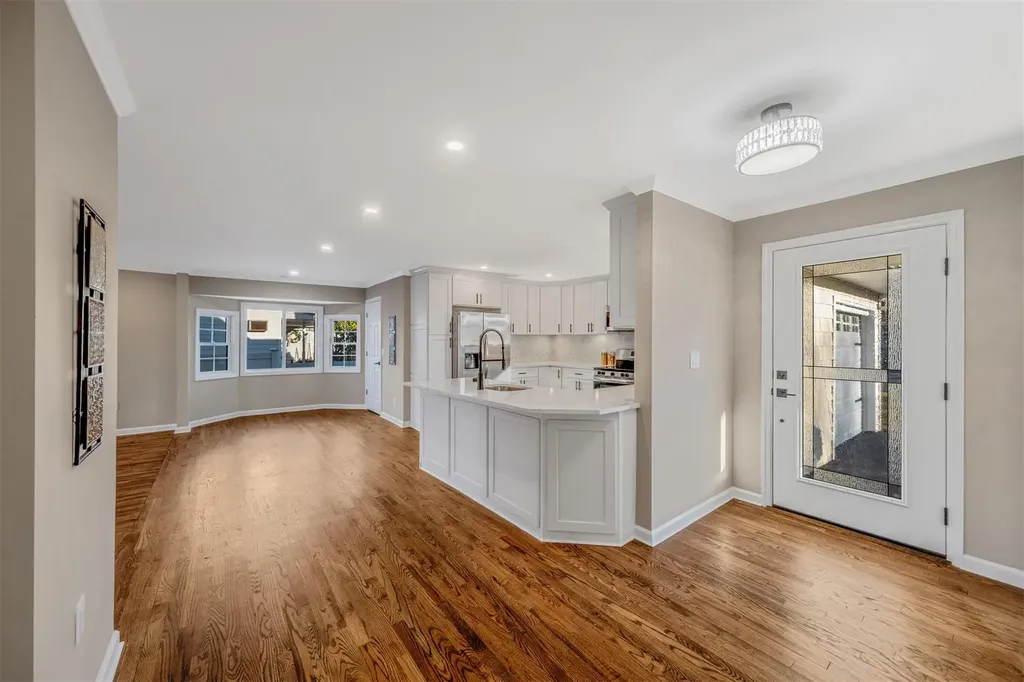 305 Dolphin Lane West Babylon NY 11704