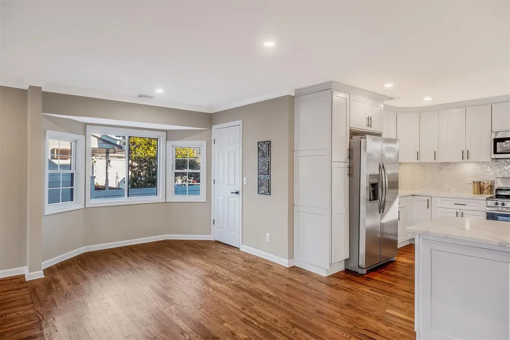 305 Dolphin Lane West Babylon NY 11704