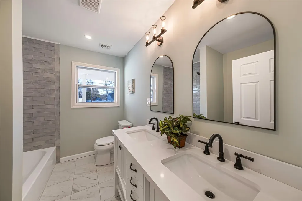 305 Dolphin Lane West Babylon NY 11704