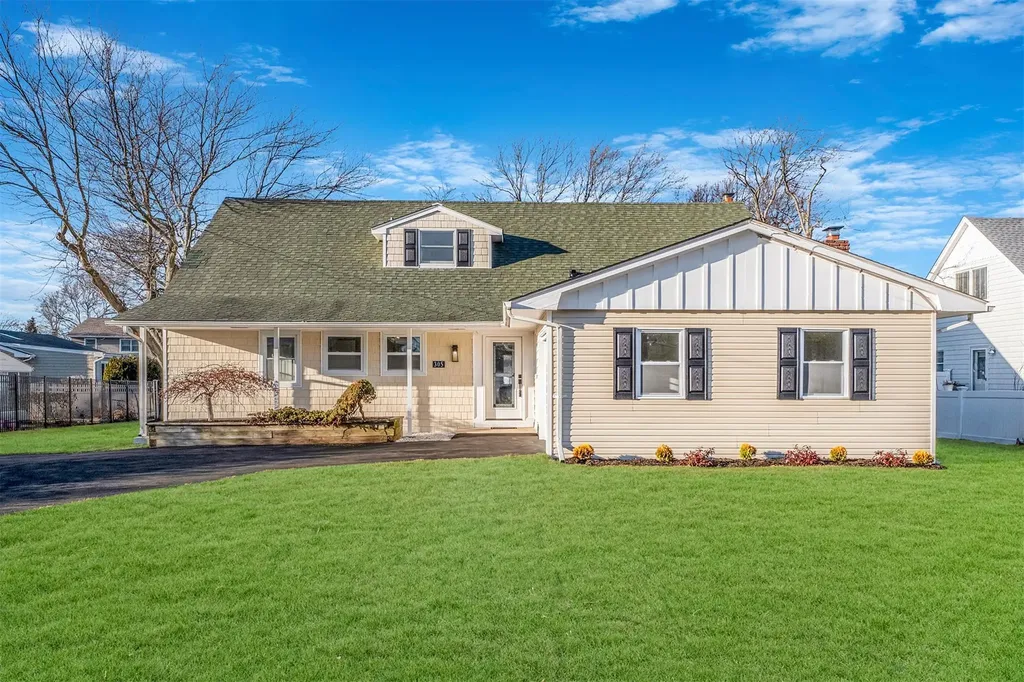 305 Dolphin Lane West Babylon NY 11704
