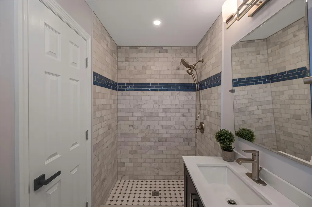 305 Dolphin Lane West Babylon NY 11704