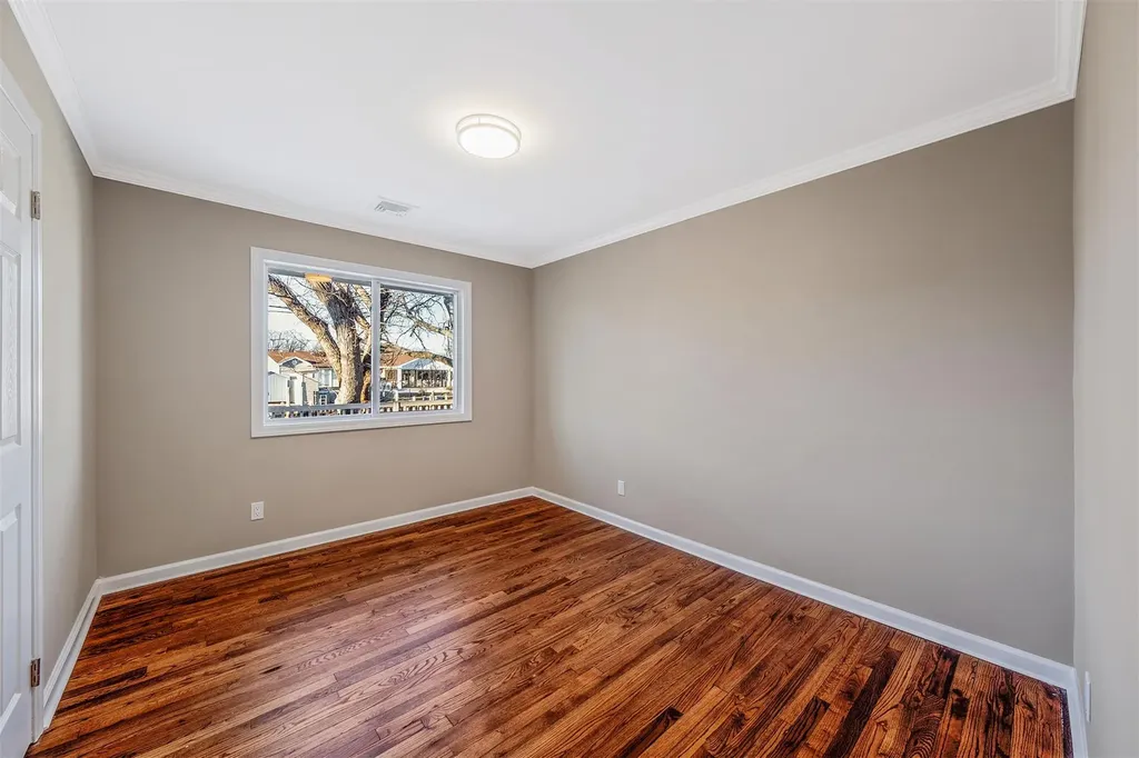 305 Dolphin Lane West Babylon NY 11704