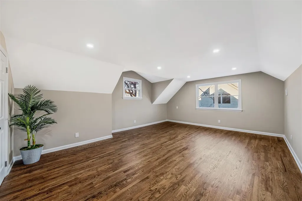 305 Dolphin Lane West Babylon NY 11704