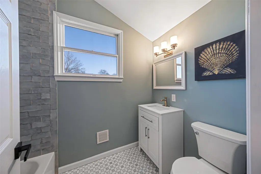 305 Dolphin Lane West Babylon NY 11704