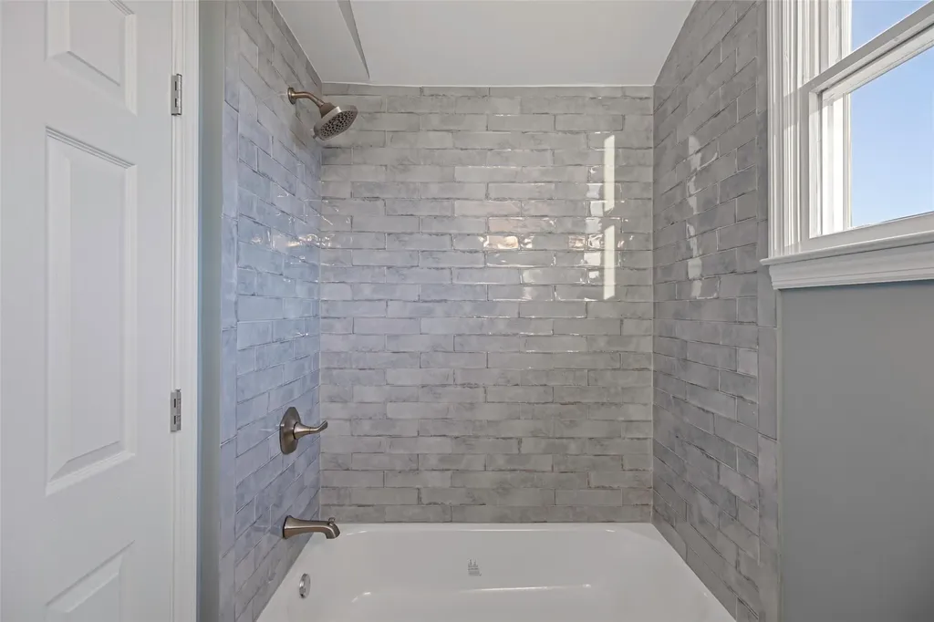 305 Dolphin Lane West Babylon NY 11704