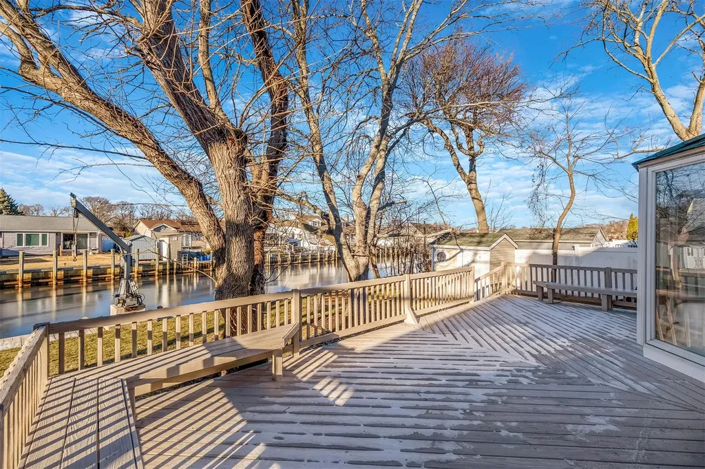 305 Dolphin Lane West Babylon NY 11704