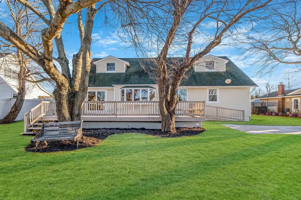 305 Dolphin Lane West Babylon NY 11704