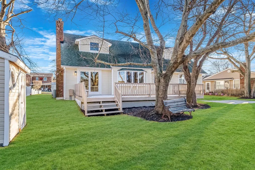 305 Dolphin Lane West Babylon NY 11704