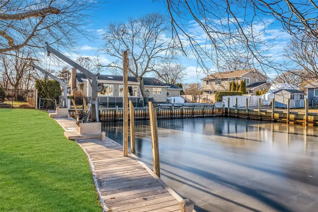 305 Dolphin Lane West Babylon NY 11704