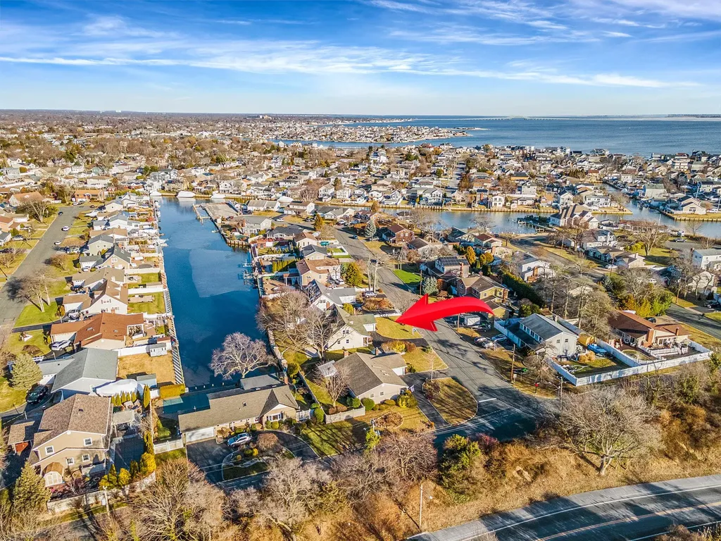 305 Dolphin Lane West Babylon NY 11704