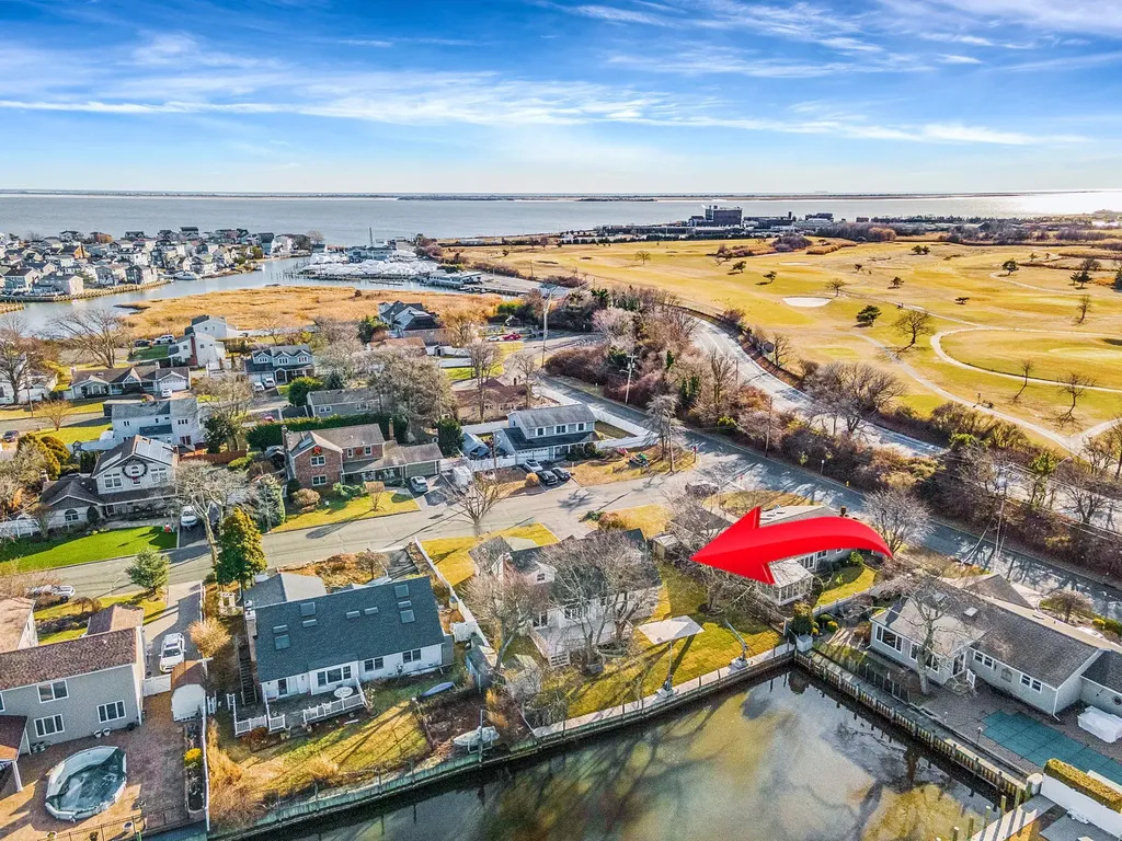 305 Dolphin Lane West Babylon NY 11704