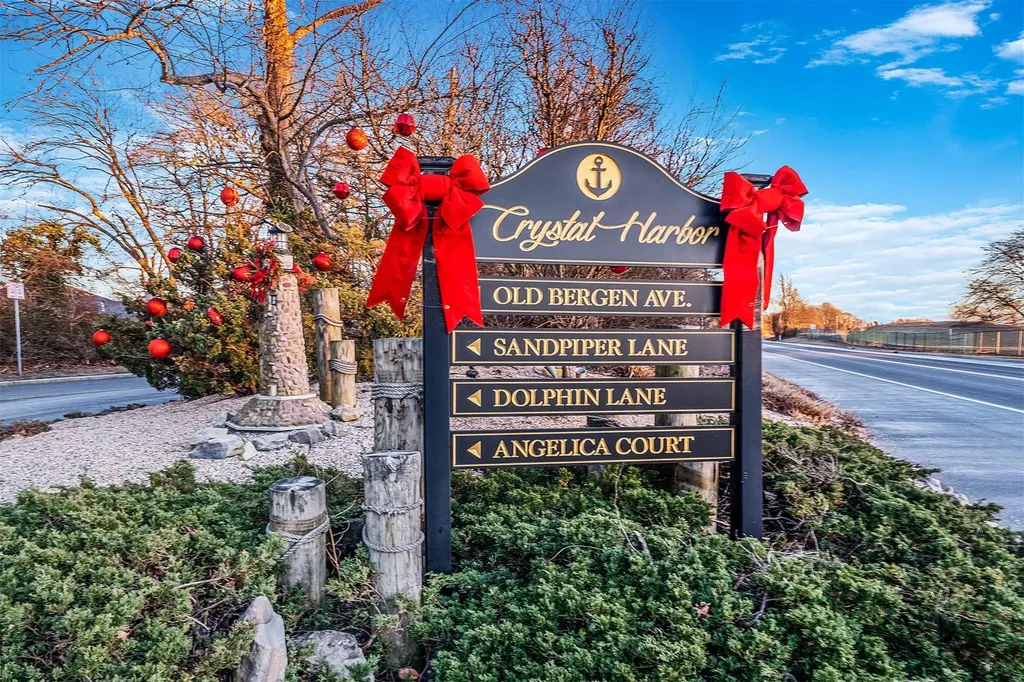 305 Dolphin Lane West Babylon NY 11704