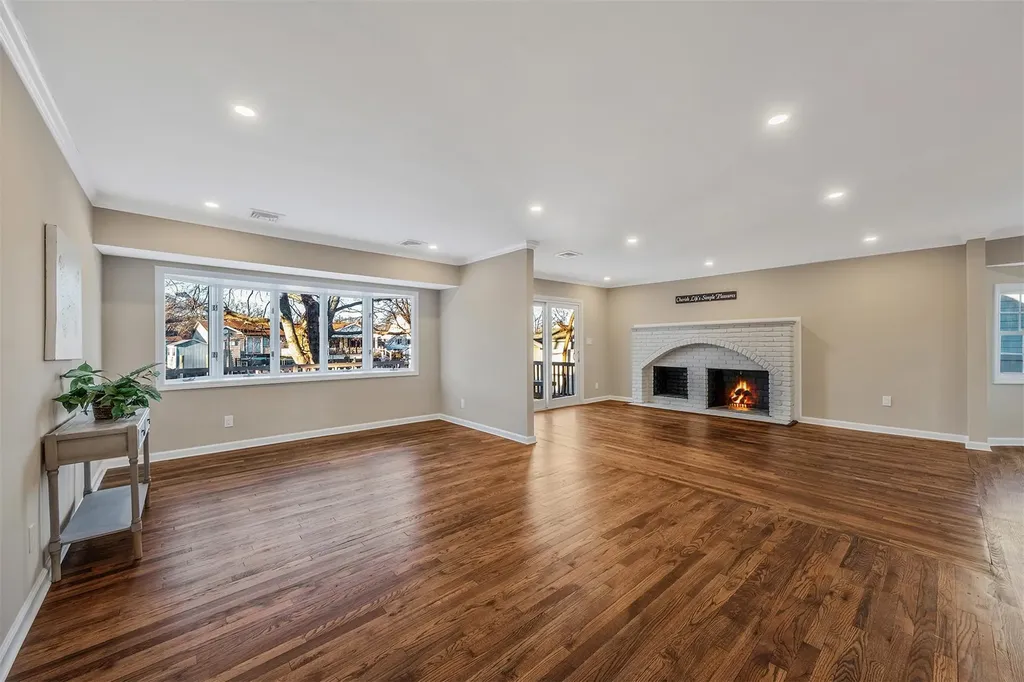 305 Dolphin Lane West Babylon NY 11704