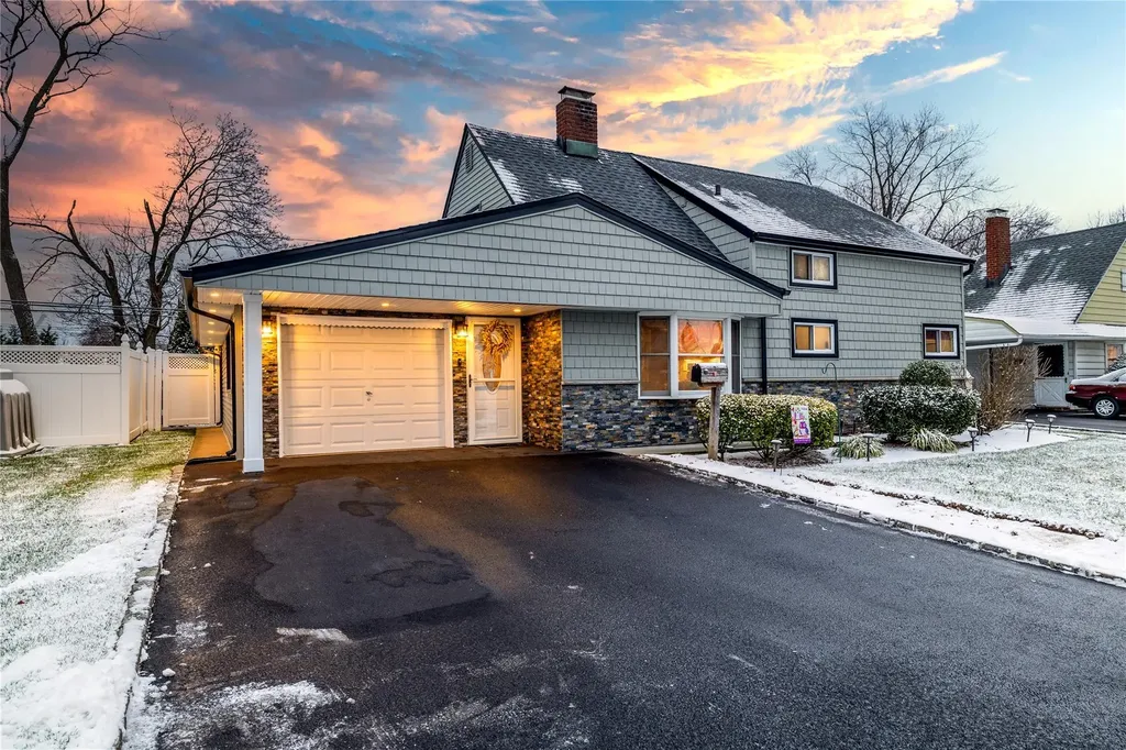 265 Blacksmith Road Levittown NY 11756