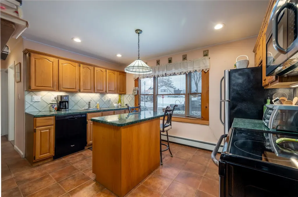 265 Blacksmith Road Levittown NY 11756