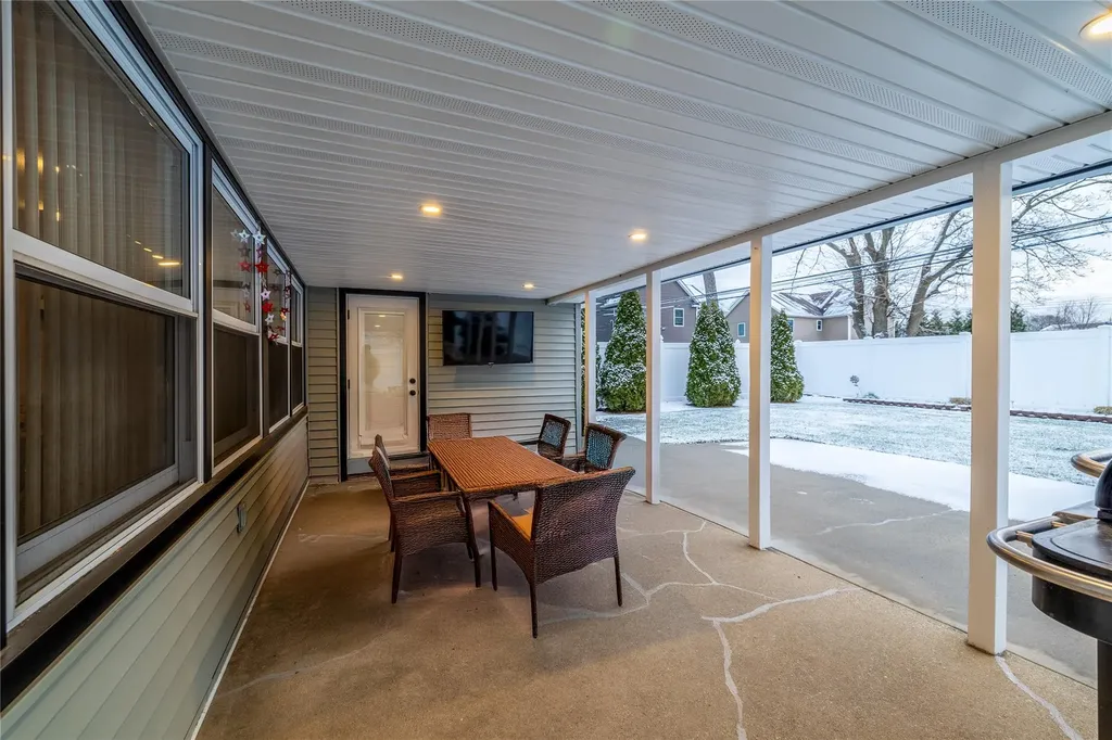 265 Blacksmith Road Levittown NY 11756